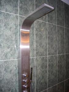 a shower with a shower head in a bathroom at Villas Premier in Tequisquiapan