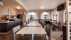 a dining room with tables and chairs and windows at Best Western Los Alamitos Inn & Suites in Los Alamitos