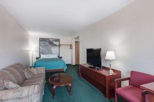 Gallery image of Super 8 by Wyndham Moose Jaw SK in Moose Jaw
