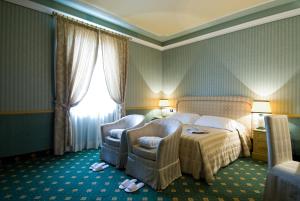 Krevet ili kreveti u jedinici u okviru objekta Grand Hotel Nizza Et Suisse