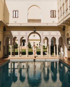 Πισίνα στο ή κοντά στο The Raj Palace (Small Luxury Hotels of the World)