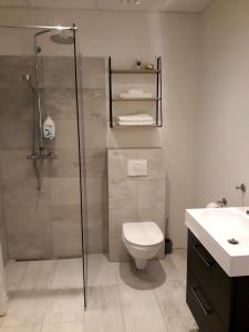 Ένα μπάνιο στο Post-Plaza Guesthouse