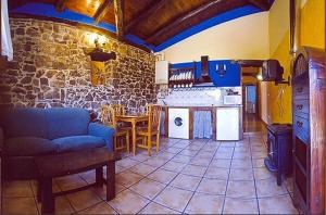 A kitchen or kitchenette at Apartamentos El Patio Még 19 kép