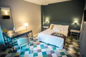 a bedroom with a bed and a desk and a mirror at B&B Villa Sant'Angelo in Ginosa Marina