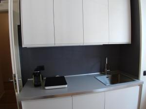 A kitchen or kitchenette at Grey Design Suite Még 13 kép
