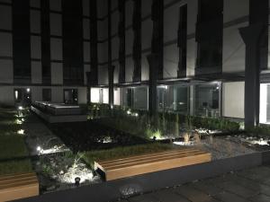 Vonkajšia záhrada v ubytovaní Apartment in the Gantry Hall - W19