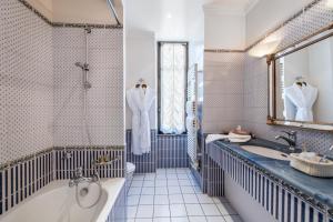 a bathroom with a tub and a sink at Château de la Tour du Puits in Coise-Saint-Jean-Pied-Gauthier