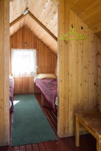 Postel nebo postele na pokoji v ubytování Kauksi Campsite