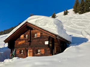 Alphütte Bielerchäller talvel