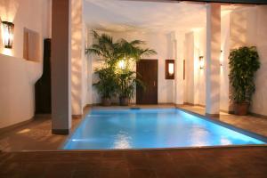 Bazén v ubytovaní Boutique Hotel La Posada del Angel Ojén alebo v jeho blízkosti