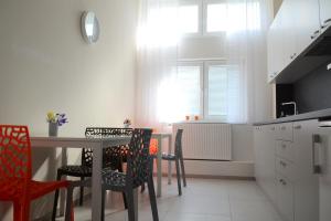 Kuchyňa alebo kuchynka v ubytovaní Hostel Bratislava