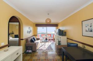 a living room with a couch and a table at Apartamento Ria Formosa in Fuzeta