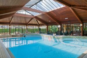 The swimming pool at or close to Airport Inn & Spa Manchester