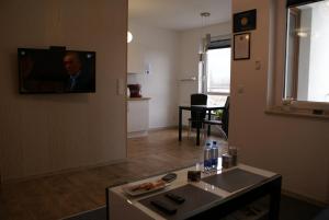 TV a/nebo společenská místnost v ubytování Top Oder Apartments- private parking