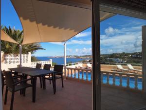 Foto dalla galleria di Cas Llop Ibiza Luxury Views a Cala Tarida