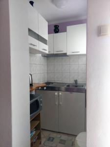 Η κουζίνα ή μικρή κουζίνα στο Guest House Tonica