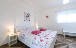 Posteľ alebo postele v izbe v ubytovaní Apartman Ferenac + 37 fotografií