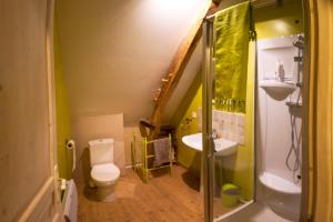 Un baño de Gîte des Demoiselles 25 fotos más