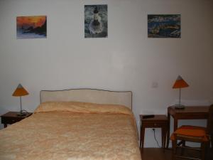 Postel nebo postele na pokoji v ubytování Hôtel Modern