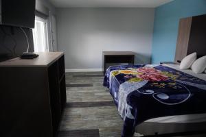 Postel nebo postele na pokoji v ubytování Thunderbird Motel