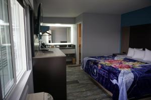 Postel nebo postele na pokoji v ubytování Thunderbird Motel + 3 fotografie