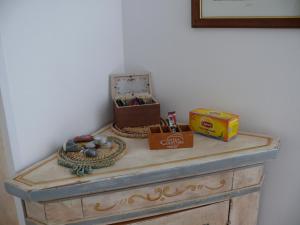 a wooden dresser with a clock and a box on it at La Posada in Corniglia