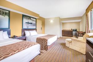 Ένα ή περισσότερα κρεβάτια σε δωμάτιο στο red maple inn and suites