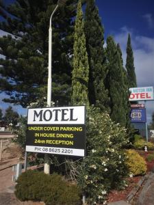 a sign for a motel under cover parking in house drinking party registration at Ceduna Motor Inn in Ceduna