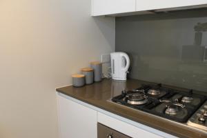 A kitchen or kitchenette at Exquisite Family Home +Parking, Close to CBD