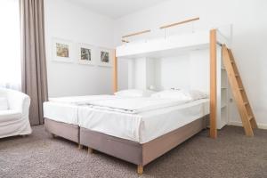 מיטה או מיטות בחדר ב-MAX Hotel Düsseldorf Self-Check-in