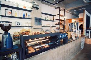 Restavracija oz. druge možnosti za prehrano v nastanitvi AIEN Coffee & Hostel