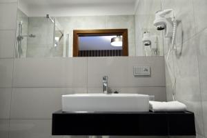 a bathroom with a sink and a mirror at Amadeus in Łomża