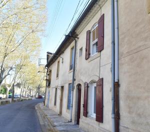 a building on the side of a street at Maison de village Sud de France in Marsillargues