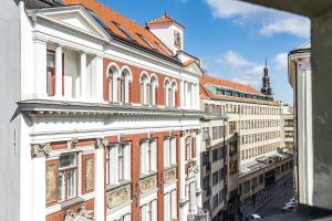 Nespecifikovaný výhled na destinaci Praha nebo výhled na město při pohledu z apartmánu