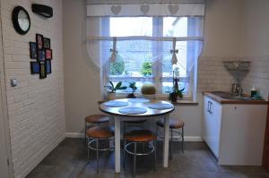 Kuchnia lub aneks kuchenny w obiekcie Apartament w lesie