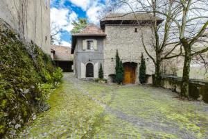 Gallery image of Château du Châtelard | 2 persons in Montreux