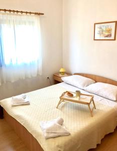 Postel nebo postele na pokoji v ubytování Apartments Ema