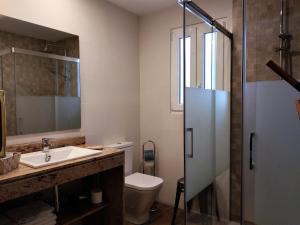 a bathroom with a sink, toilet and shower at Hostal Enriqueta in Marbella