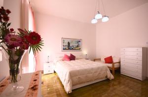 A bed or beds in a room at Villa Loriand