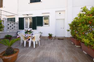 A balcony or terrace at Villa Loriand