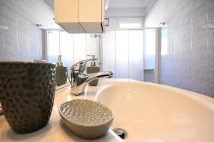 A bathroom at Villa Loriand Még 37 kép