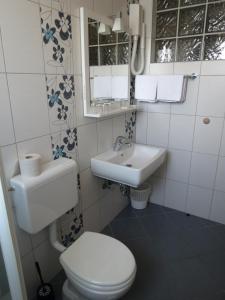 Koupelna v ubytování Motel Divjak + 36 fotografií