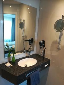 Vannituba majutusasutuses Mirage City Hotel Stuttgart Zentrum