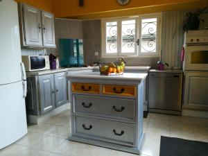 a kitchen with a counter with a bowl of fruit on it at Appartement Ria in Ria