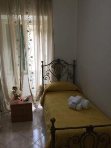 a bedroom with a bed with two towels on it at Apartment La Maison in Messina