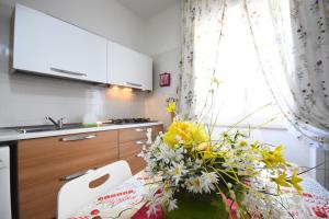A kitchen or kitchenette at Villa Loriand