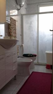 A bathroom at Villa Loriand
