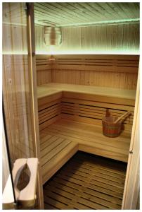an empty sauna with a bucket in the middle at Krokus in Piechowice