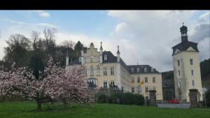 ベンドルフにあるFerienhaus am Schloss Saynの大白家