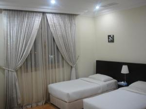 מיטה או מיטות בחדר ב-Gulf Continental Suite